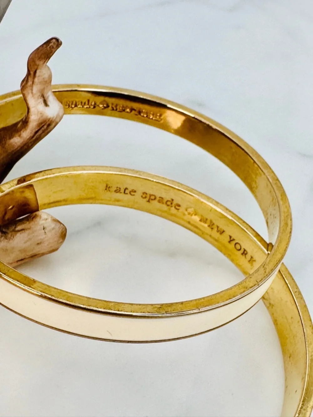 KATE SPADE Gold Tone Bangle Bracelet Set with Black and Cream Enamel 7 3/4” 8” - Picture 4 of 10